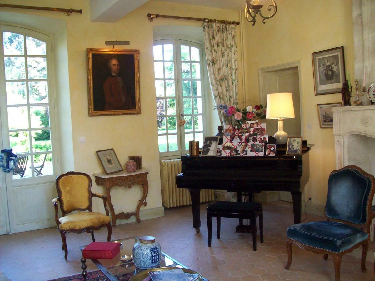 Chateau La Gentilhommiere Du Puits Notre-Dame 30 Rue De L'Eglise 24110 Saint Leon Sur L'Isle Exterior photo